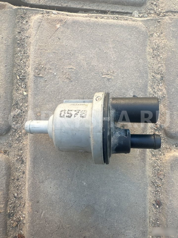 Клапан вентиляции топливного бака Volkswagen Golf Audi 200 оригинальный номер 058133517b