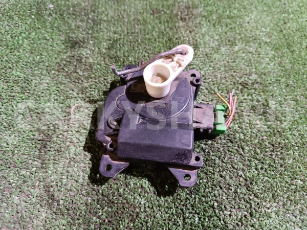 Моторчик заслонки отопителя Honda Accord оригинальный номер 0637006840