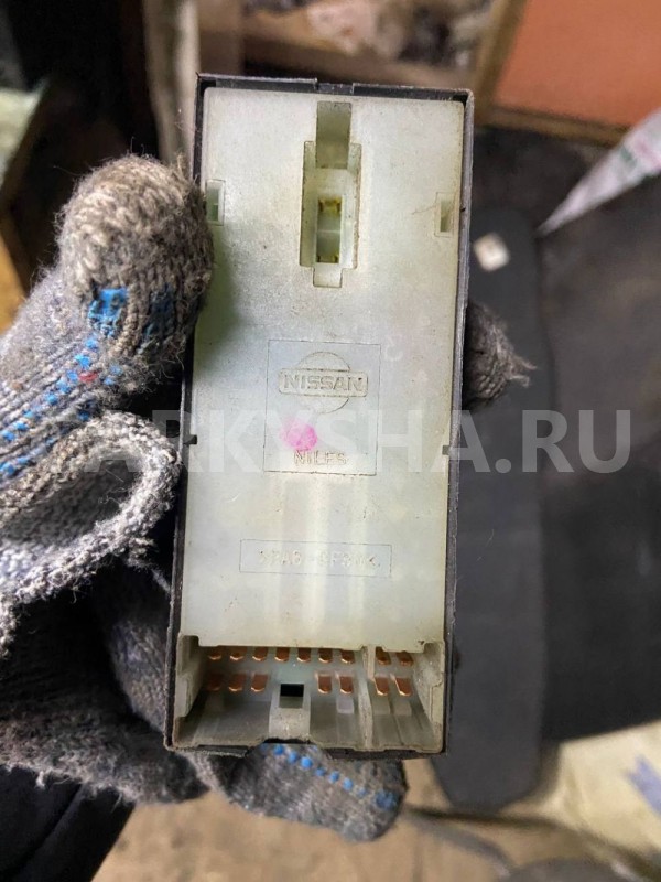 Кнопка стеклоподъемника Infiniti FX35 I (2002—2006) Infiniti FX оригинальный номер 254111BN0A