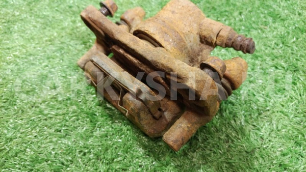 Суппорт тормозной задний левый Mitsubishi Mitsubishi i оригинальный номер MR955065