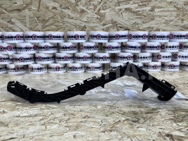 Крепление бампера заднее левое Toyota Land Cruiser Prado 150 Series Рестайлинг 2 оригинальный номер 52156-60080