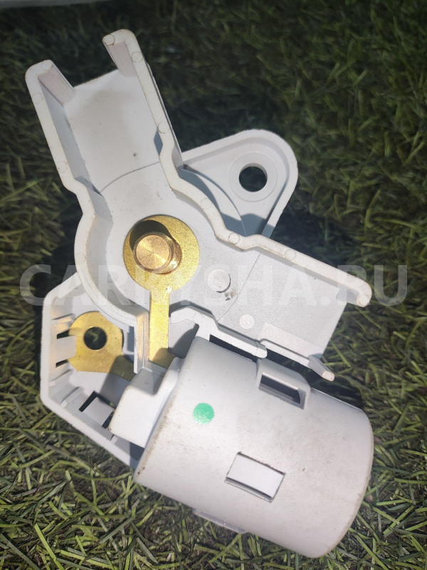 Клемник mercedes benz w210 Mercedes-Benz E-klasse оригинальный номер 2105460241