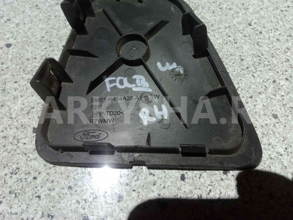 Заглушка Ford Focus III (2011—2015) Ford Focus оригинальный номер bm51n454a28abw