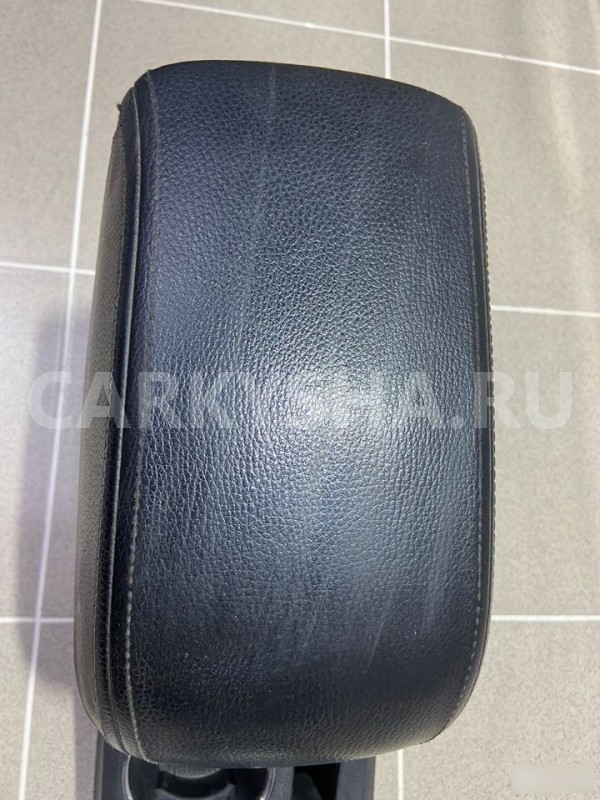 Подлокотник в сборе Geely Emgrand 2013 Geely Emgrand EC7 оригинальный номер 06822735