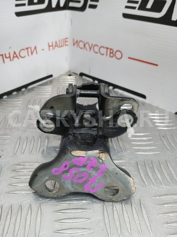 Петля двери Toyota Avensis 