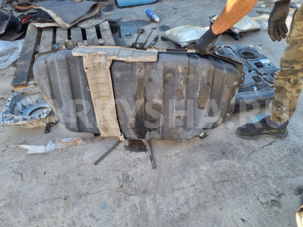 Бензобак Toyota Voxy оригинальный номер 7700128532