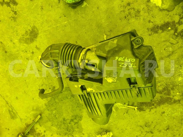 Корпус воздушного фильтра Nissan Elgrand 