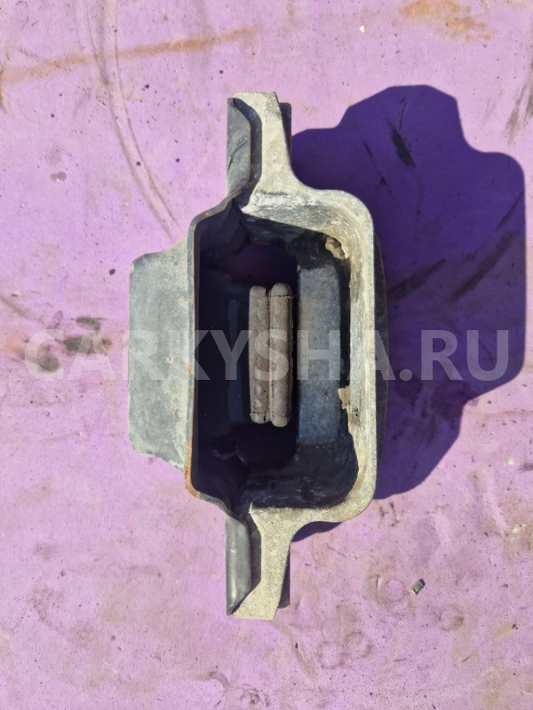 Опора двигателя Volkswagen Jetta 6 левая Volkswagen Jetta оригинальный номер 1K0199555