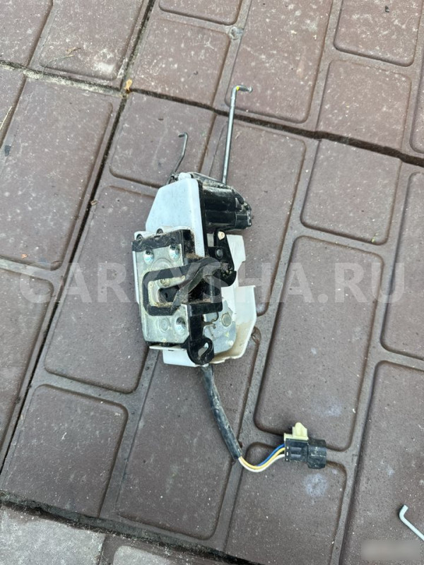 Замок двери передней левой Hyundai getz Hyundai Getz оригинальный номер 813101C212