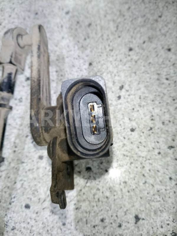 Датчик дорожного просвета задний левый Audi Q7 4M Audi Q7 оригинальный номер 4m0907503