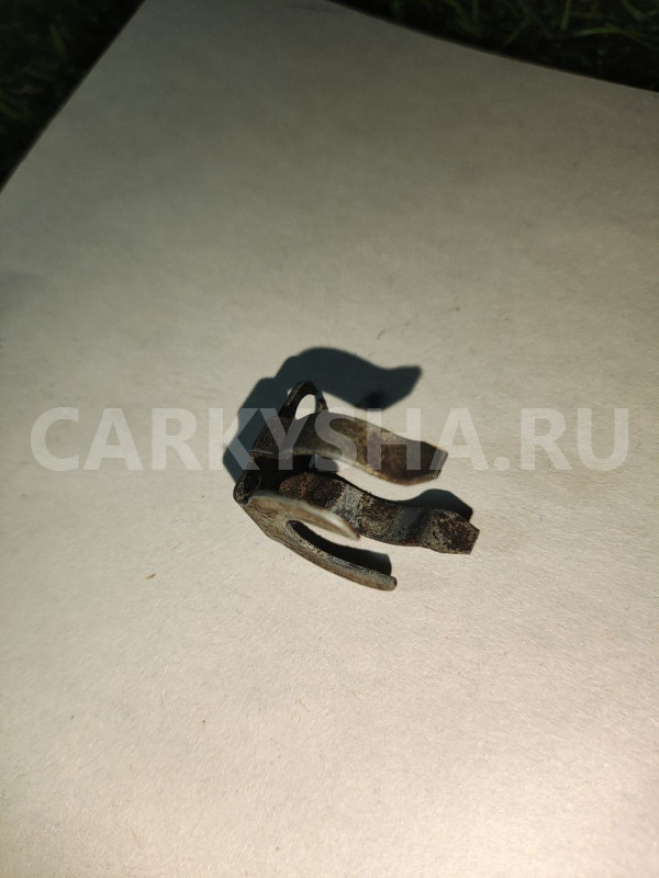 Защелки топливных форсунок Renault Logan I Renault 15 оригинальный номер 8200584556