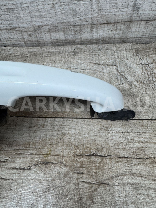 Ручка правой двери VW Touareg NF KESSY, белая Volkswagen Touareg оригинальный номер 7p6837206f