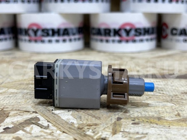 Концевик педали тормоза Toyota Camry VIII (XV70) оригинальный номер 84340-49075