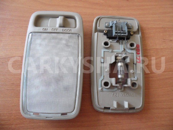 Плафон салонный Toyota Land Cruiser 100 (1998—2002) Toyota Land Cruiser оригинальный номер 8124060040A0