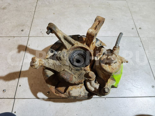 Кулак поворотный передний левый Nissan Bluebird оригинальный номер 400150E000