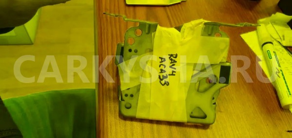 Крепление магнитофона Toyota RAV 4 