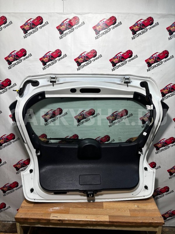 Дверь крышка багажника в сборе с стеклом Nissan Juke 