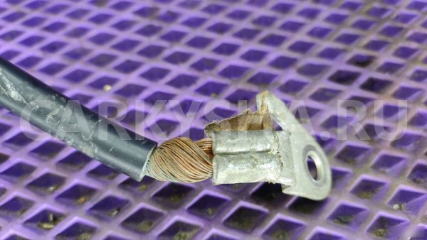 Минусовая клемма аккумулятора Mercedes-Benz W210 Mercedes-Benz E-klasse 