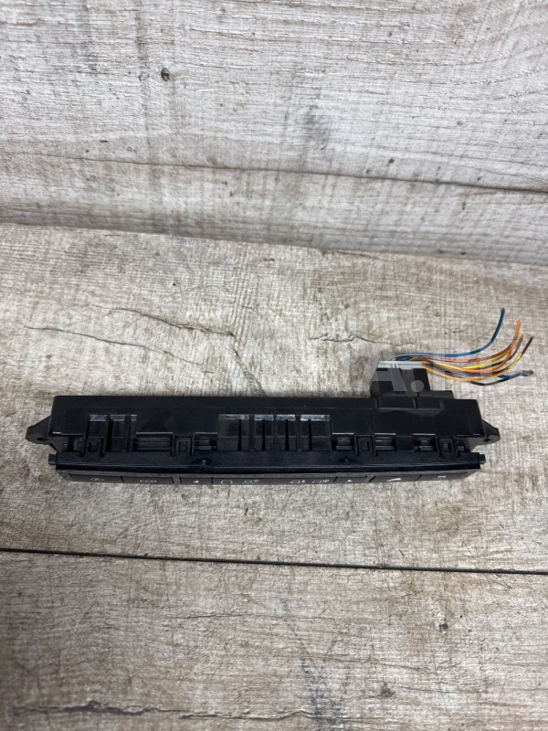 Блок кнопок Land Rover Discovery Sport L550 Land Rover Discovery оригинальный номер Fk7214b596cf