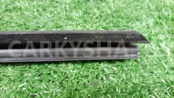 Уплотнитель стекла двери (бархотка внутренняя) Volkswagen Polo 