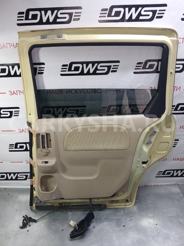 Дверь задняя правая Toyota Sienta 