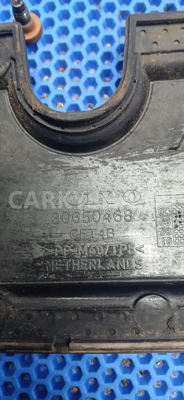 Накладка декоративная на двигатель Volvo C30 I (2006—2010) Volvo C30 оригинальный номер 30650468