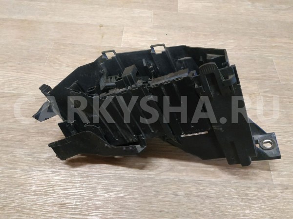 Корпус блока предохранителей подкапотного Ford Mondeo 