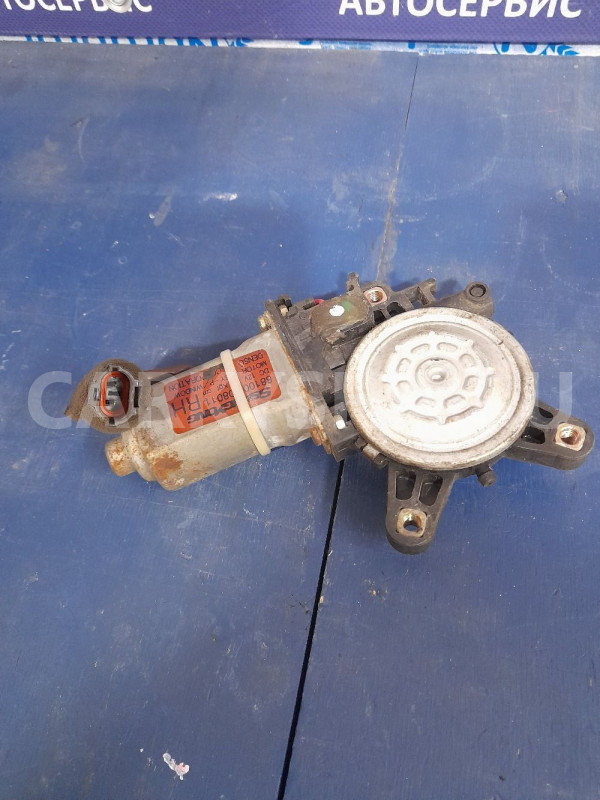Мотор стеклоподъемника задний RH SsangYong REX Ssang Yong Rexton оригинальный номер 8810008011