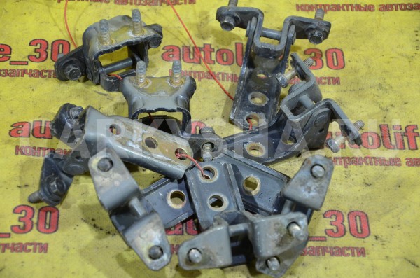 Петля двери Mitsubishi Colt 