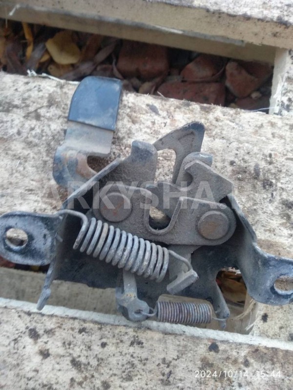 Замок капота Geely MK Cross I (2010—2016) Geely MK Cross оригинальный номер 1018011471