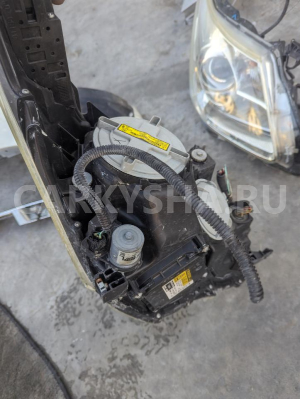 Фара Toyota Avensis оригинальный номер 8107005321