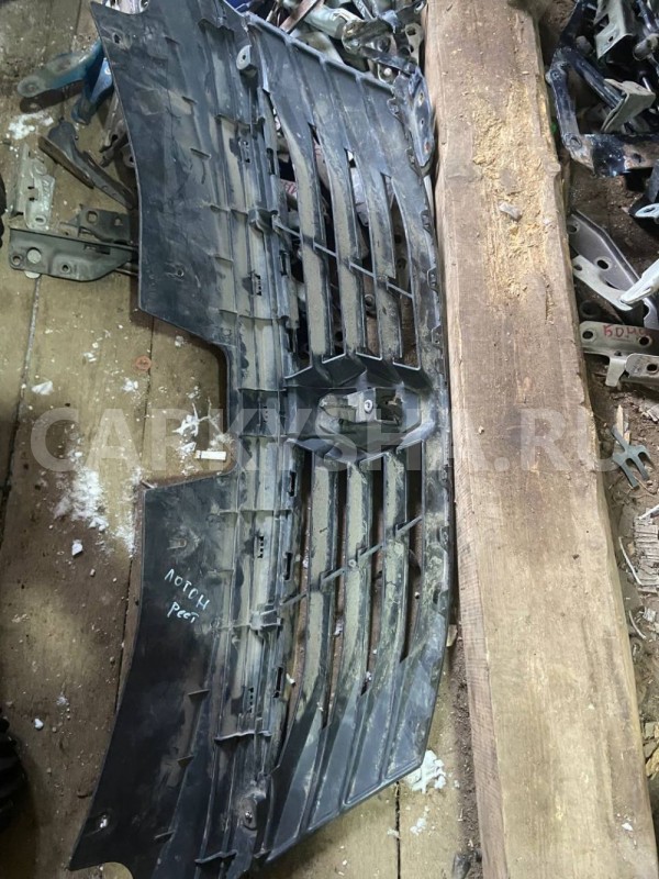 Решетка радиатора Renault Logan I рестайлинг (2009—2015) Renault 15 оригинальный номер 8200752748