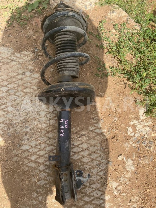 Амортизатор передний правый Toyota RAV4 I (1994—2000) Toyota RAV 4 оригинальный номер 4851049015