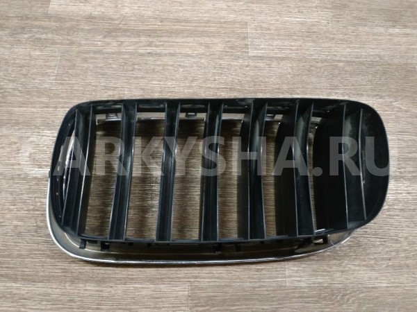 Решетка радиатора правая BMW X5 