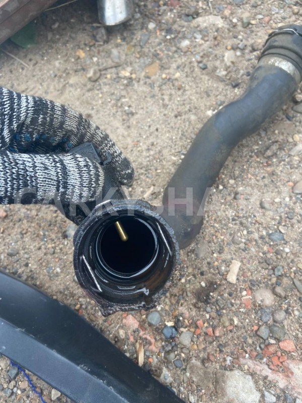 Патрубок системы охлаждения BMW X5 E70 (2006—2010) BMW X5 оригинальный номер 17127537101