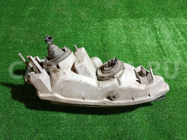 Фара левая Toyota Windom 