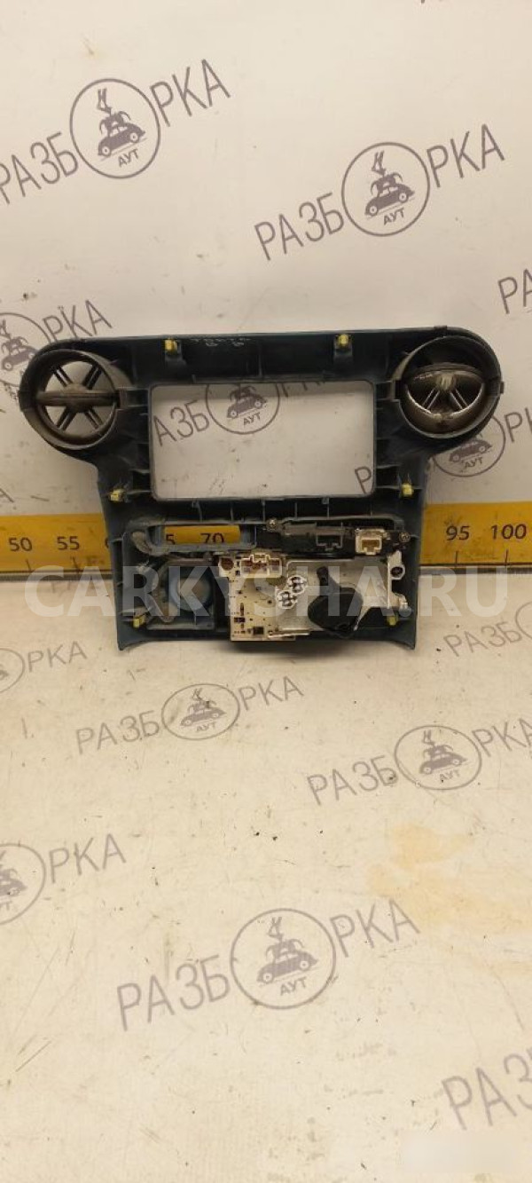 Центральная консоль приборов Toyota BB 2001 Toyota bB 