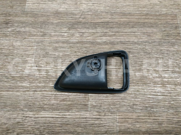 Накладка ручки внутренней Hyundai ix35 оригинальный номер 826112S000