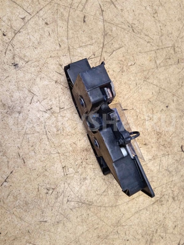 Название детали Замок капота Модель BMW 3-серия E90 рест. BMW 3er оригинальный номер 51237008755