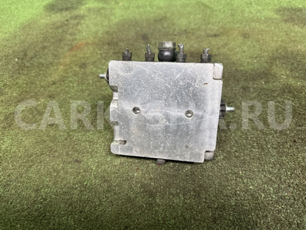 Блок клапанов гидроподвески Toyota Land Cruiser 200 2008-2022 4894060020 Toyota Land Cruiser 