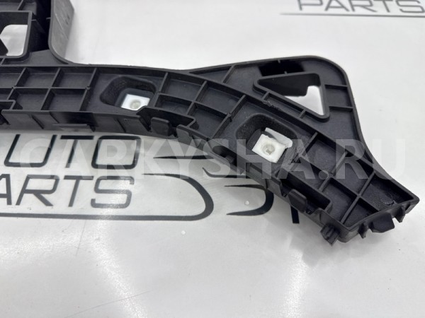 Крепление бампера заднее правое Kia Ceed CD D4FE Kia Cee'd 