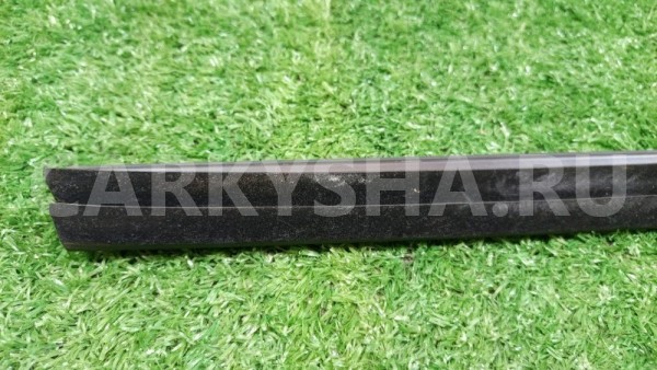 Уплотнитель стекла двери (бархотка внутренняя) Renault 17 оригинальный номер 823300359R