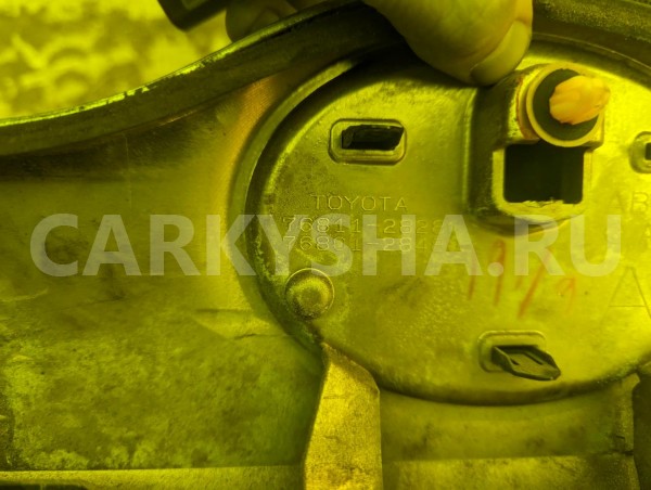 Накладка 5-й двери Toyota Noah оригинальный номер 76811-28280