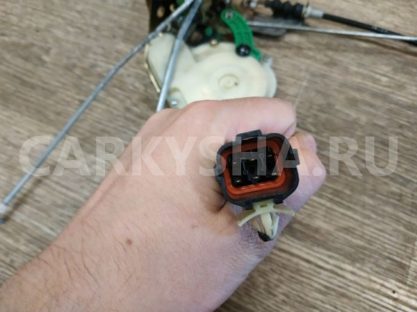 Замок двери передней правой Kia Sorento 