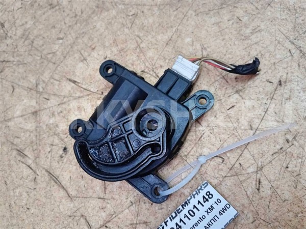 Название детали Сервопривод заслонок печки Модель KIA Sorento XM Kia Sorento оригинальный номер 97161-1JAA0