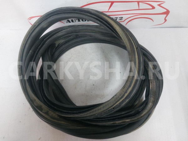 Уплотнитель крышки багажника Opel Astra J хэтчбэк Opel Astra оригинальный номер 13258107