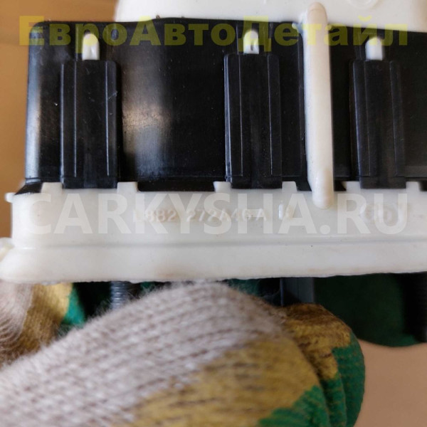Ограничитель передней двери Land Rover Defender 2 Land Rover Defender оригинальный номер LR131626