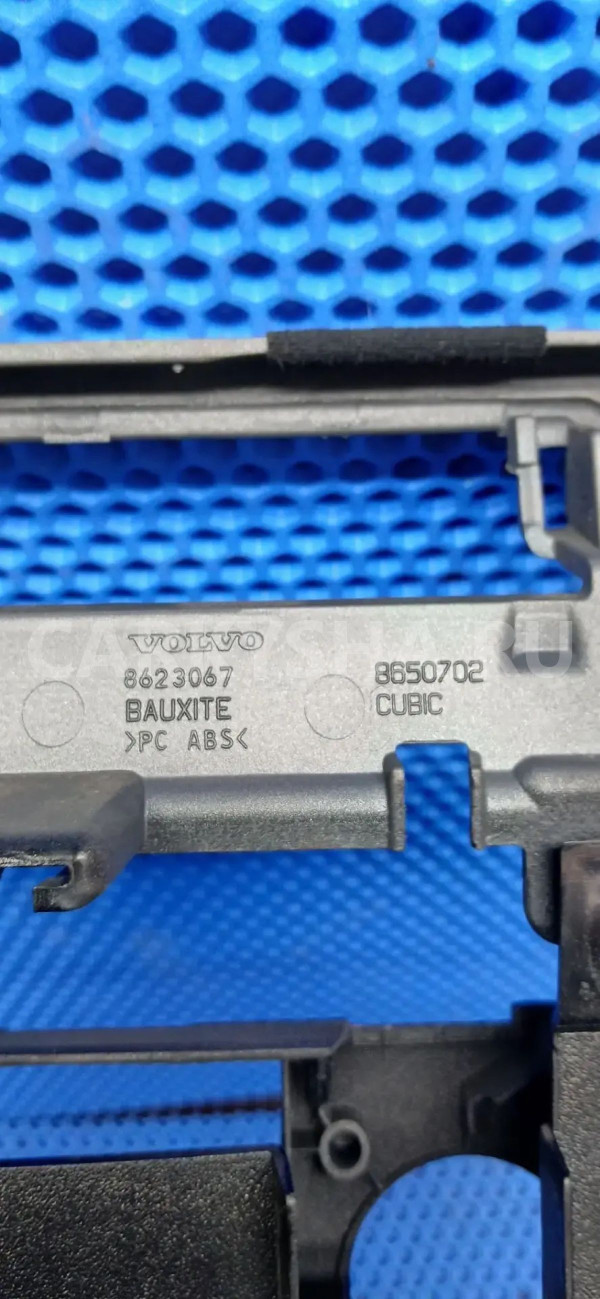 Накладка на торпедо Volvo C30 I (2006—2010) Volvo C30 оригинальный номер 8623067