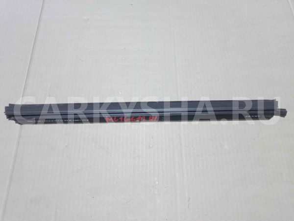 Уплотнитель стекла Mercedes-Benz M-класс W166 (2011—2015) Mercedes-Benz M-klasse оригинальный номер a1667350165