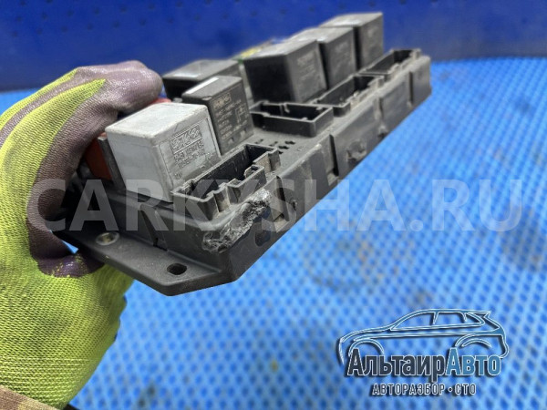 Блок предохранителей Range Rover 3 L322 Land Rover Range Rover оригинальный номер YQE500390